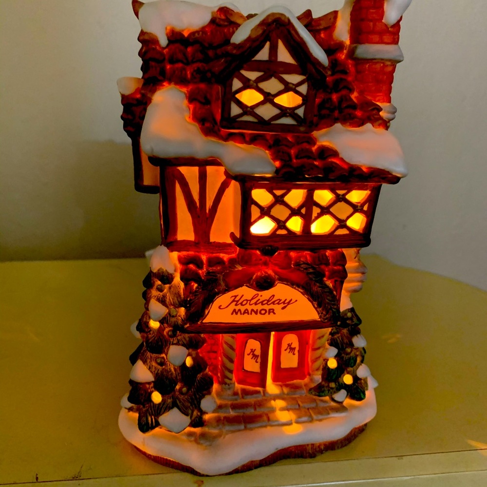 Department 56 Holiday Manor
